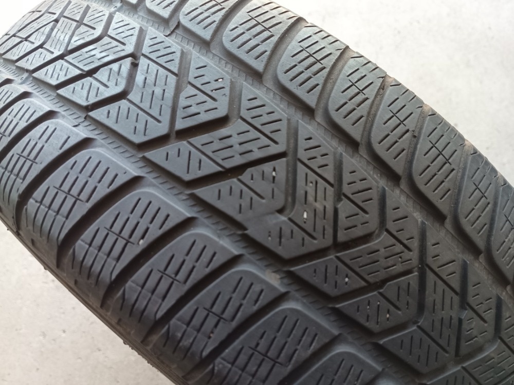 225/65 R17 PIRELLI (3020)