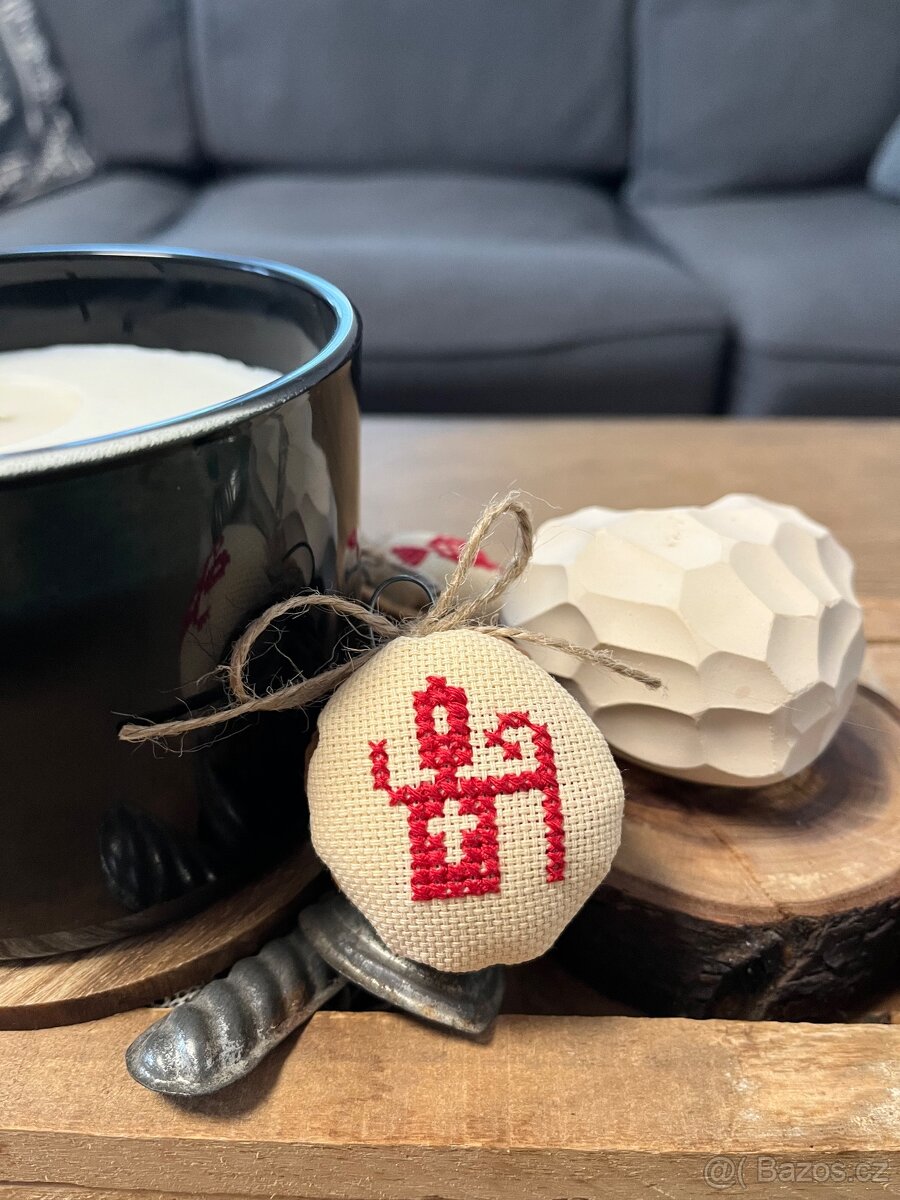 Čert a Mikuláš- vyšívané skořápky k zavěšení