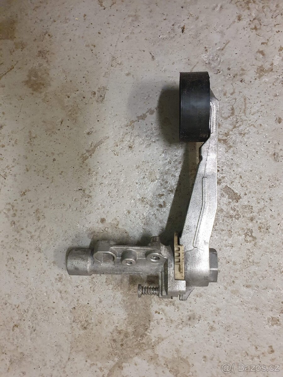 Napínací kladka řemenu.