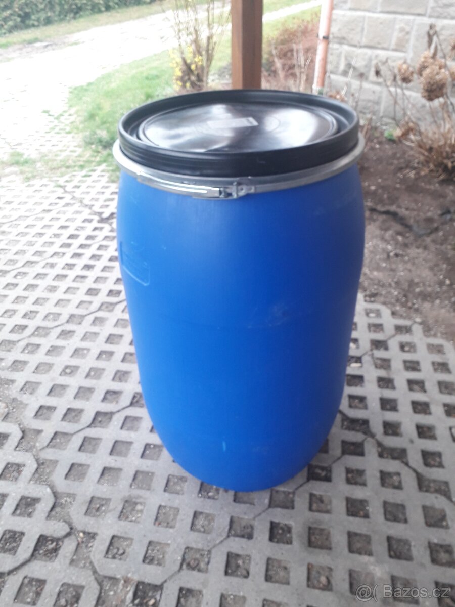 SUDY PLASTOVÉ OBJEM 220 LITRŮ-ČOKLÁDA-POUŽITY POUZE JEDNOU