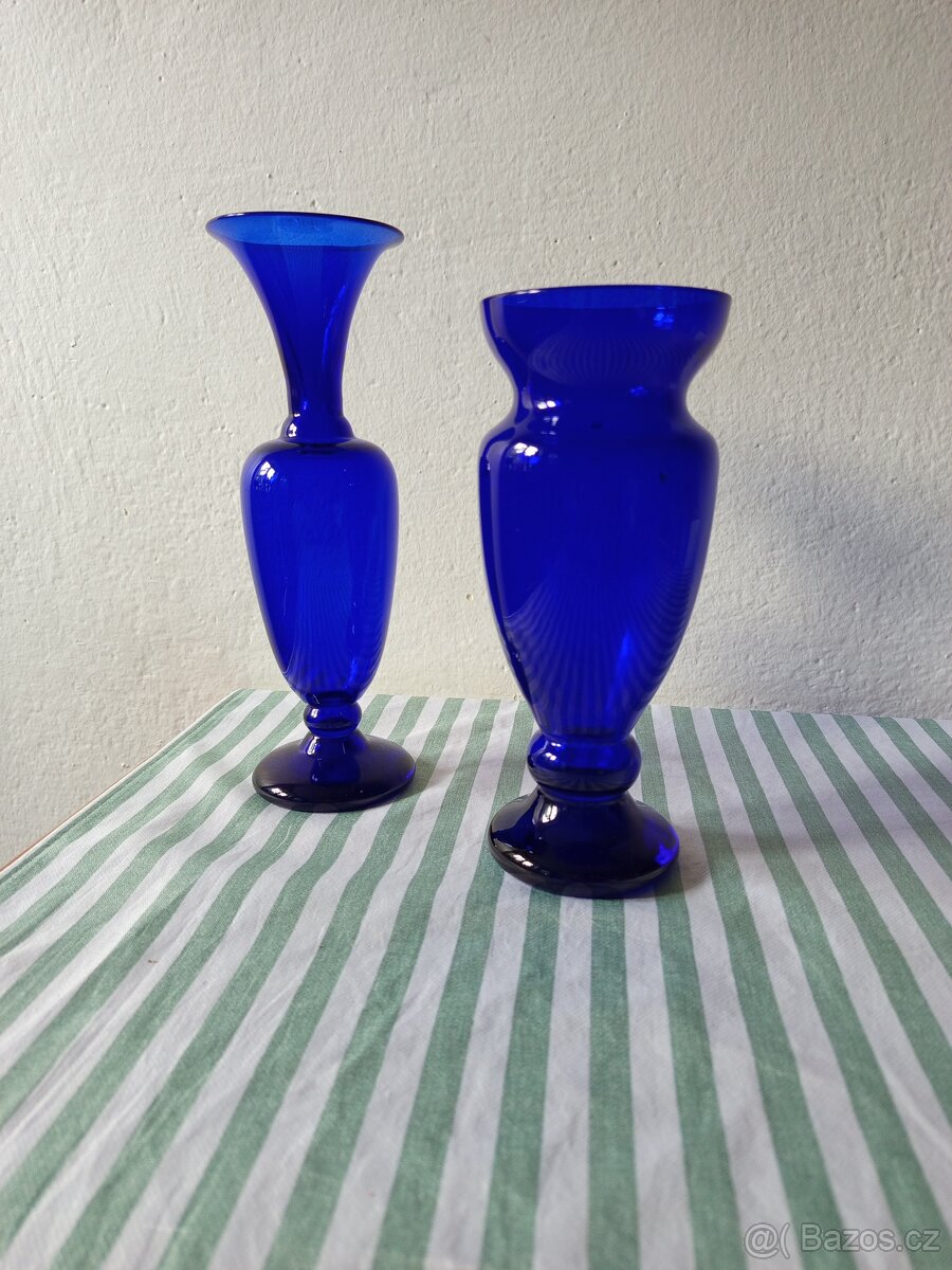 Starožitná váza - kobaltové sklo Tasice
