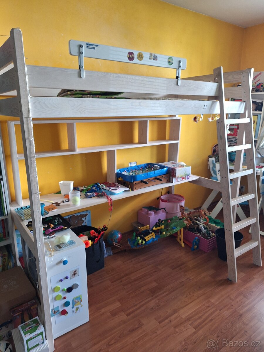 Patrová postel vč. stolu