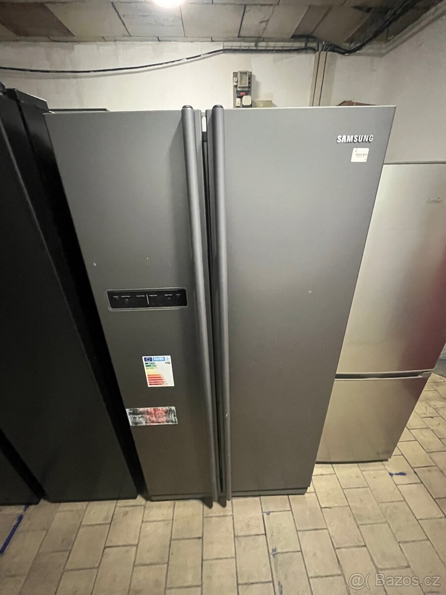 Americká lednice SAMSUNG – šedá, velkokapacitní