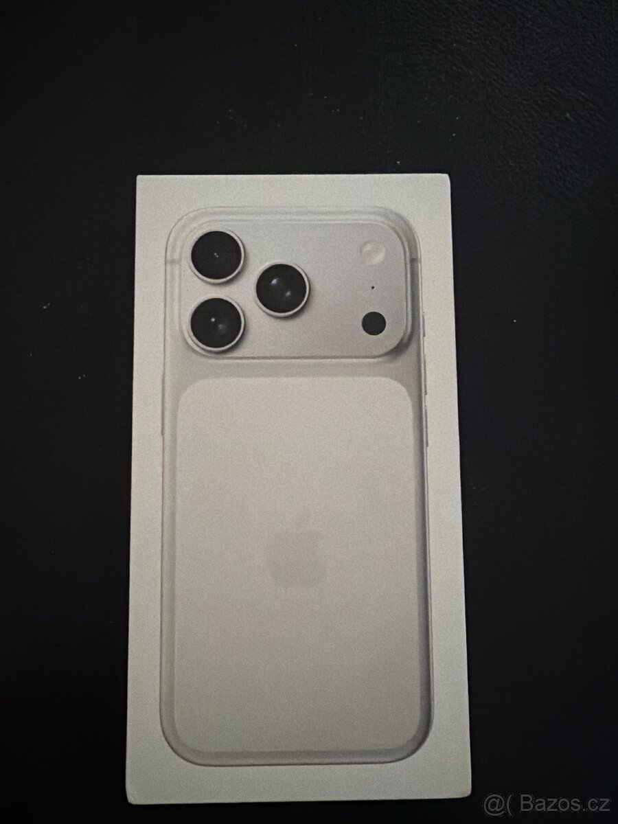iPhone 17pro silver
