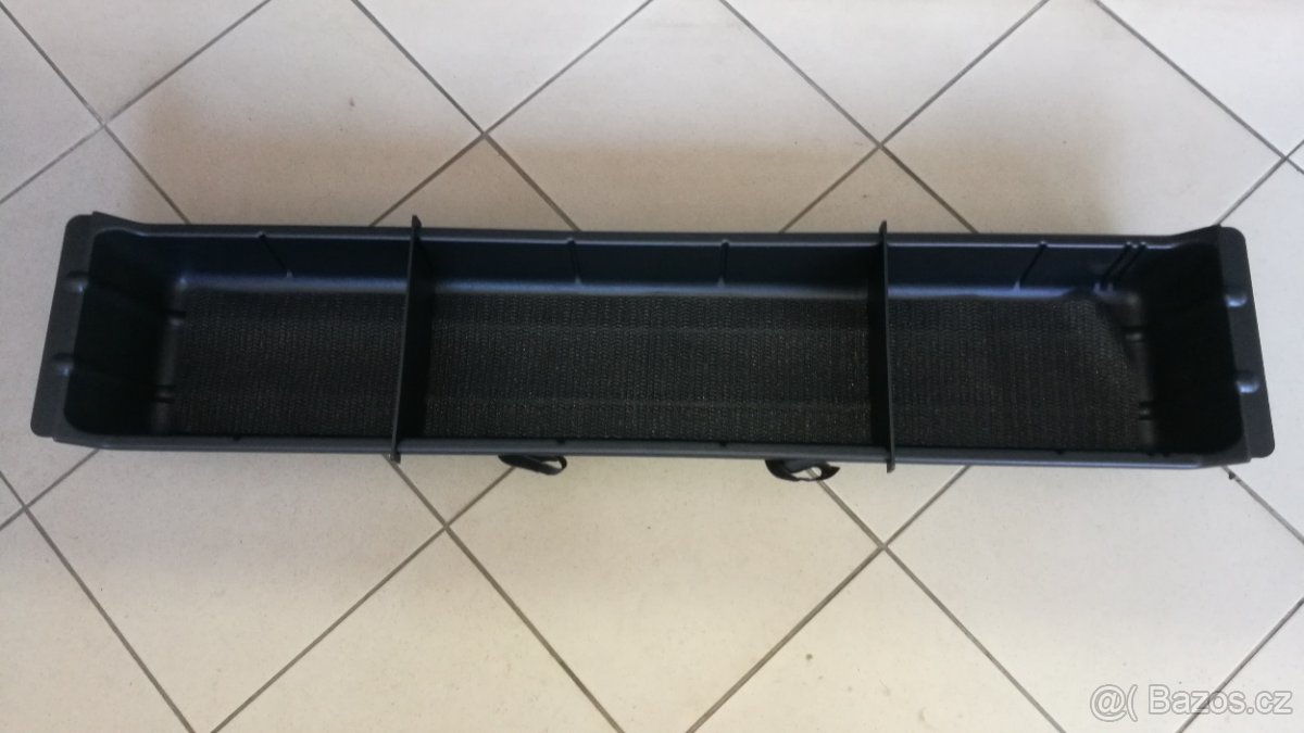 Polička zavazadlového prostoru