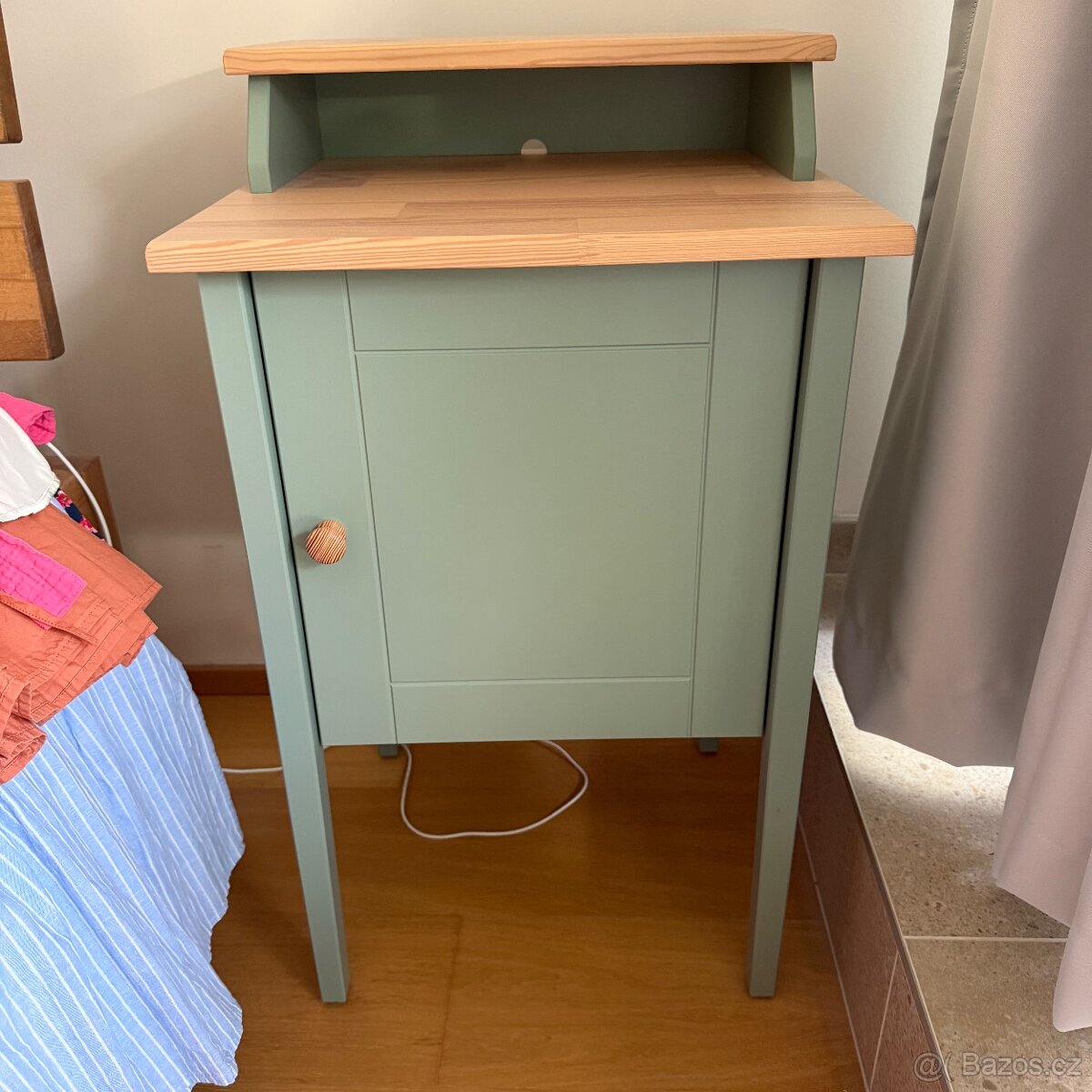 Noční stolek ikea zelený