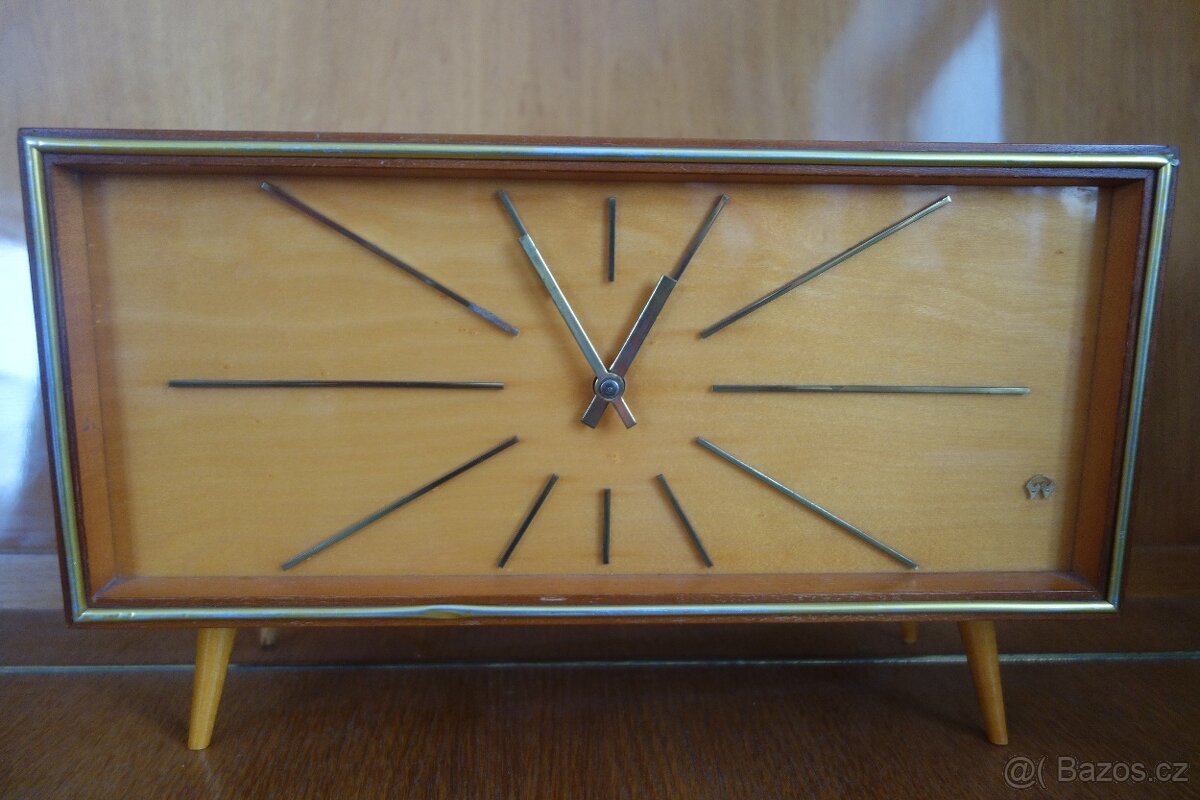 nábytkové hodiny retro