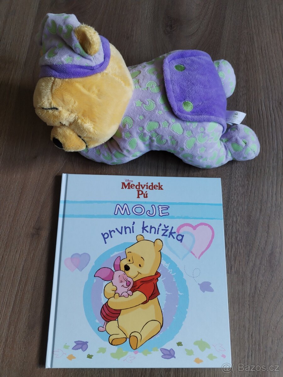 Kniha pro miminko s hrajícím medvídkem Pú