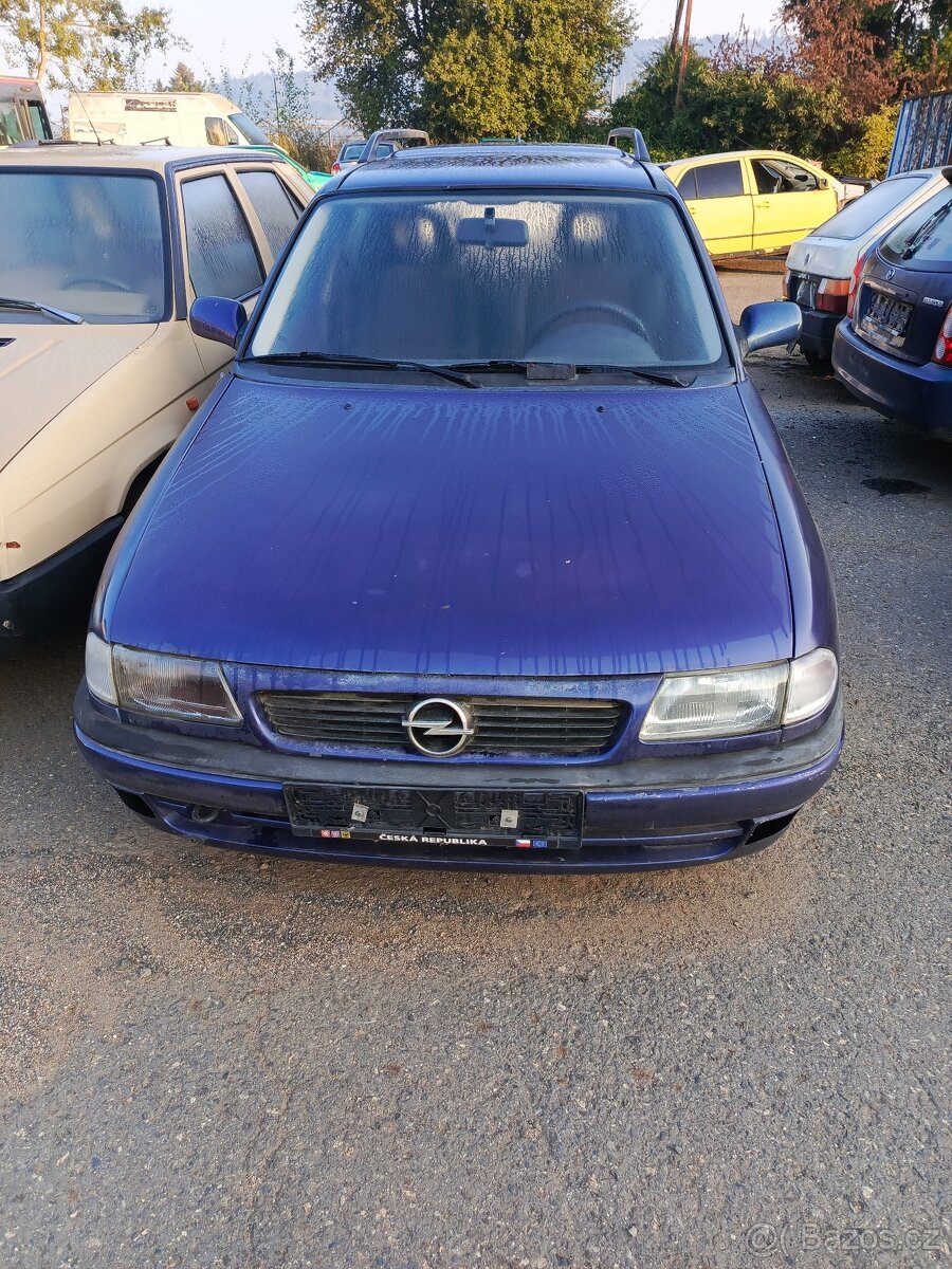 Náhradní díly -Opel Astra Caravan 1,6 barva MODRÁ - rok regi