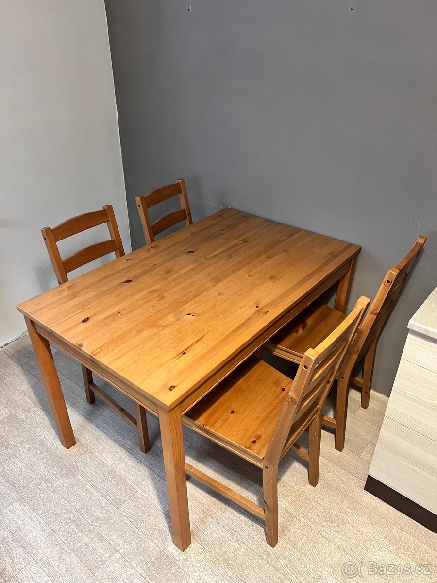 Jídelní stůl a 4 židle IKEA