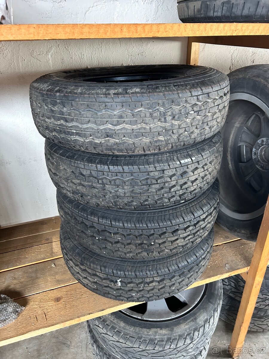 Pneu 185 R14C Triangle