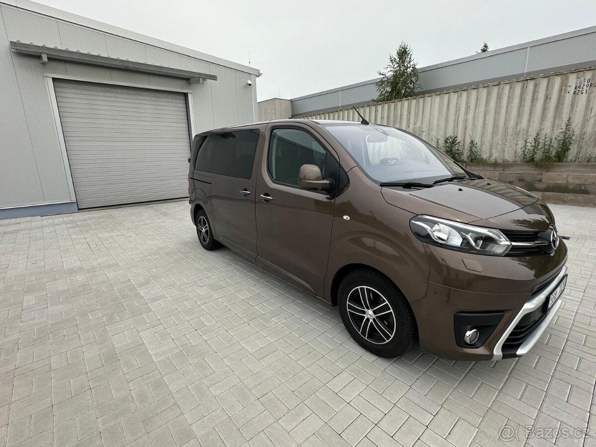 Proace Verso 2.0 D4-D Business paket, 8 míst