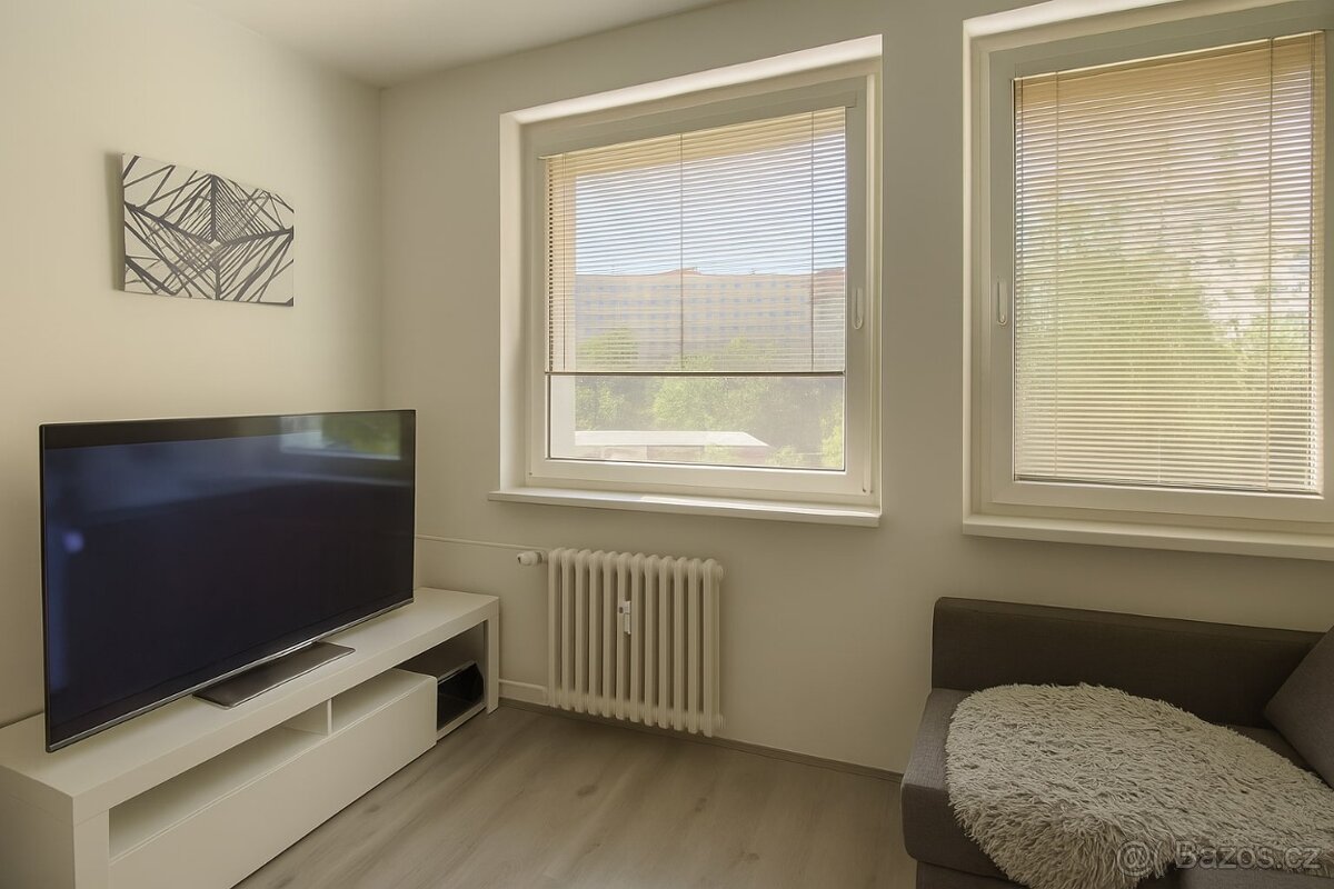 Prodej bytu 2+kk 44 m² Urbánkova, Praha - Modřany