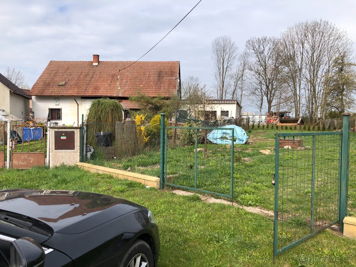 stavební pozemek v obci Křičov/Smidary