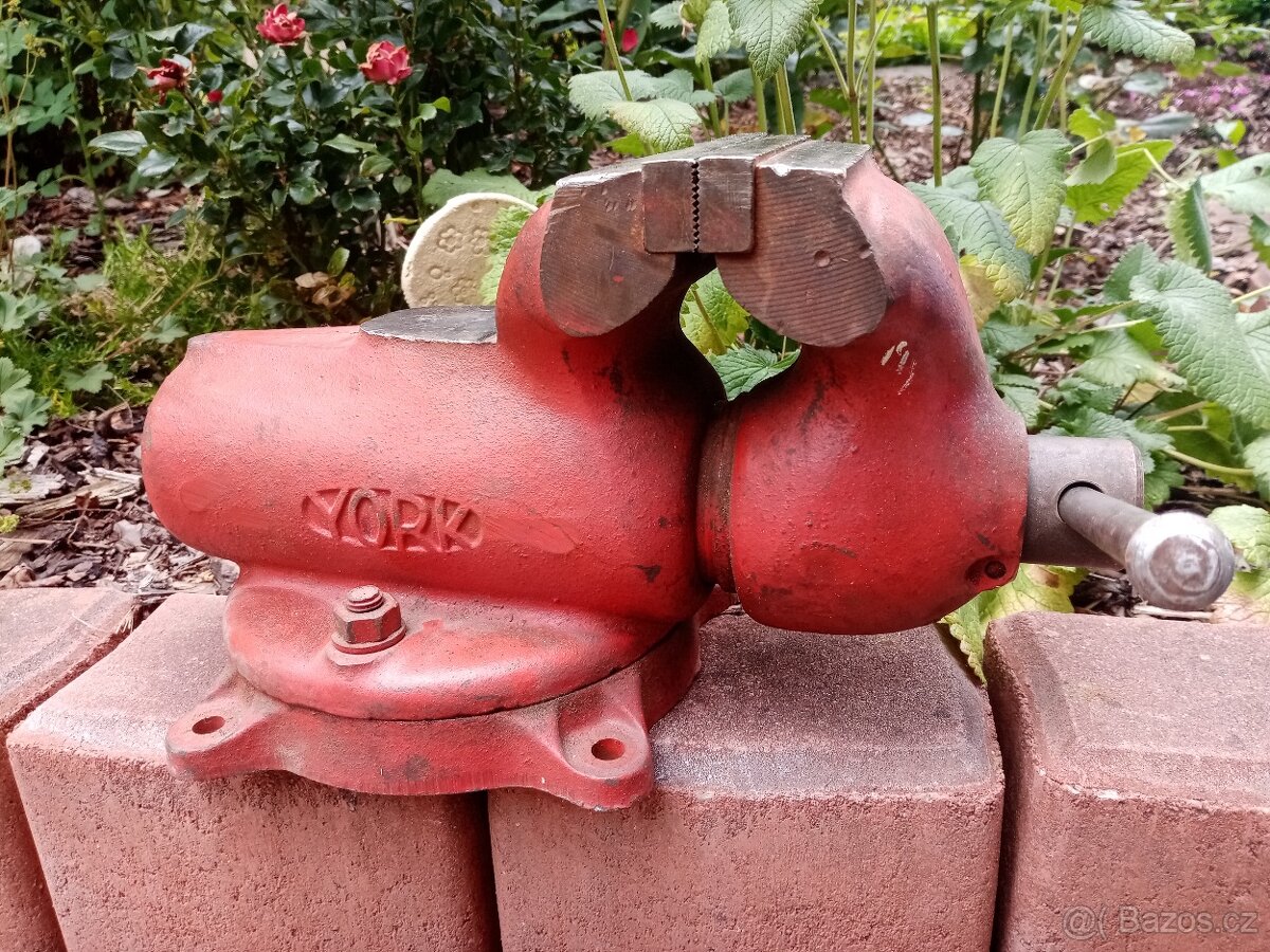 Svěrák York 125