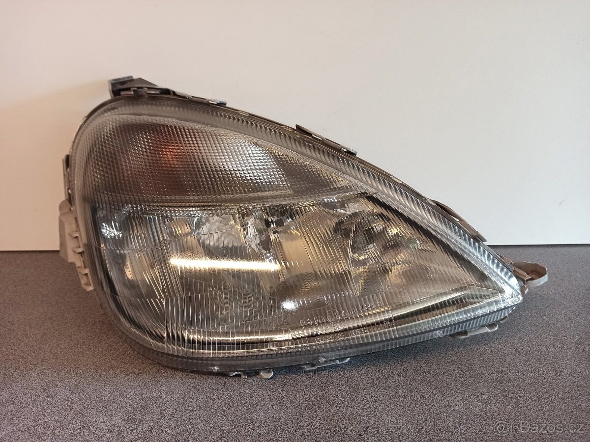 Přední světlo Mercedes A pravé