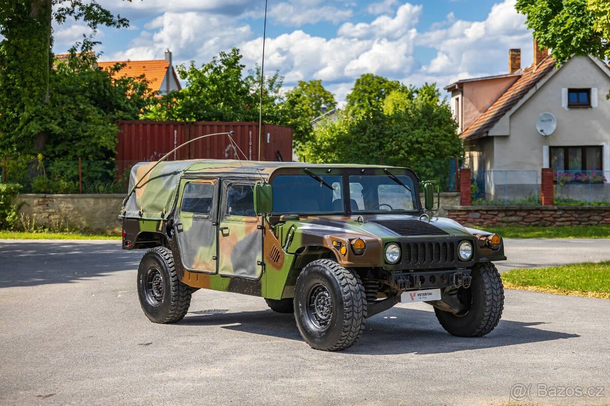 HMMWV M998 Humvee