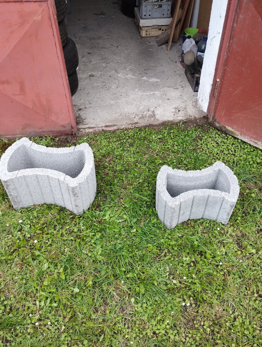 Svahové tvárnice, bednění