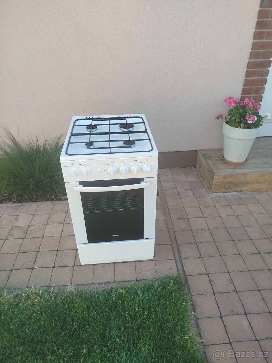 Plynový sporák Mora s el. troubou