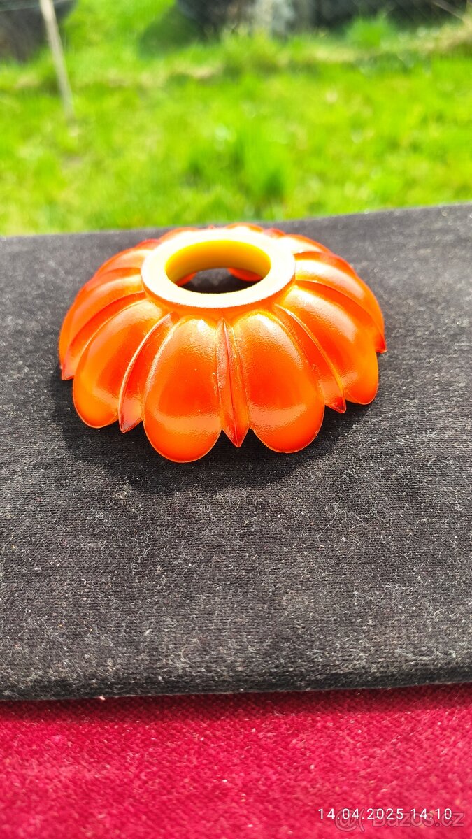 stará skleněná stínítka oranžové opaktní sklo