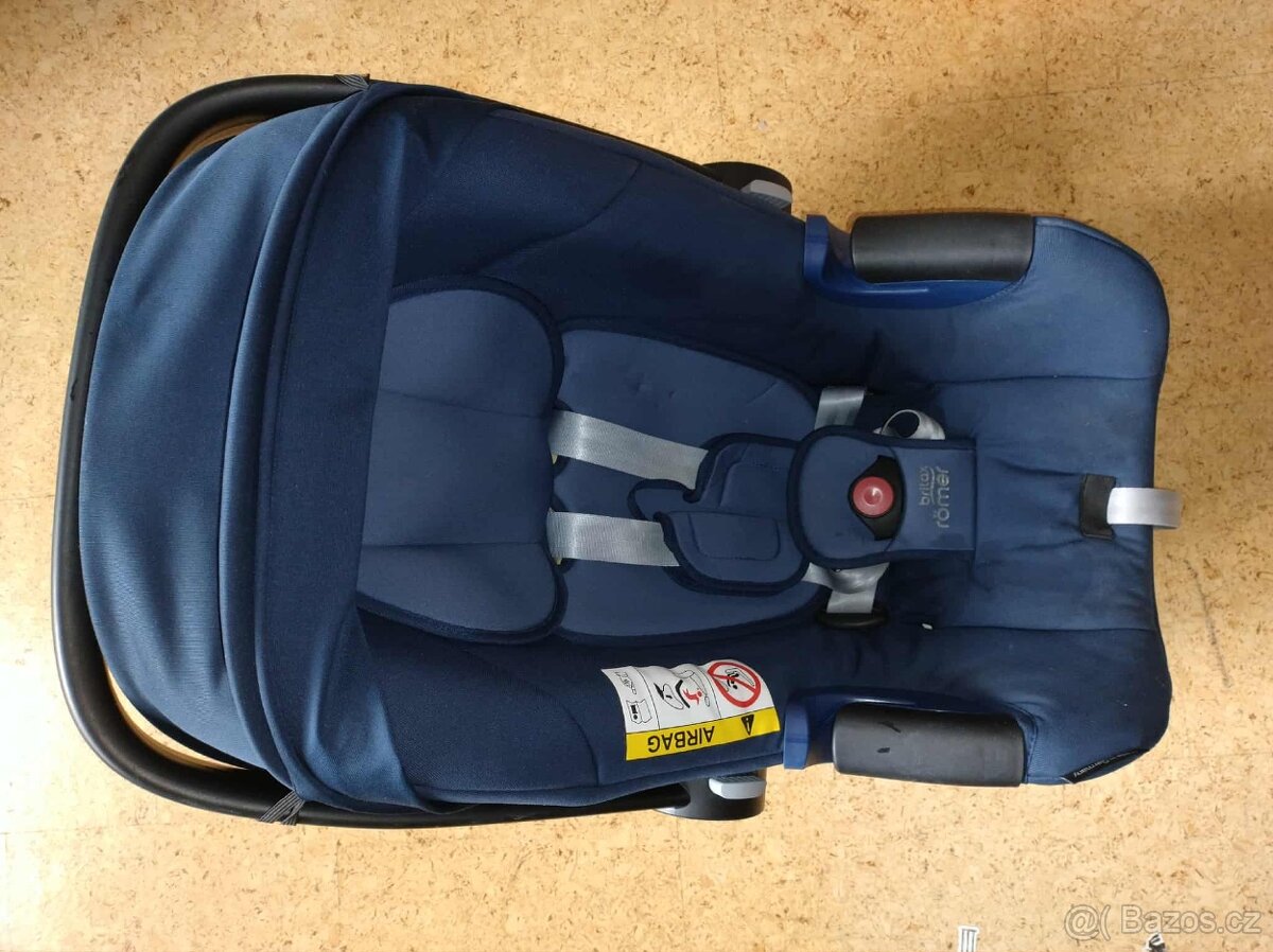 Sedačka Britax Römer baby safe2 i-size + základna