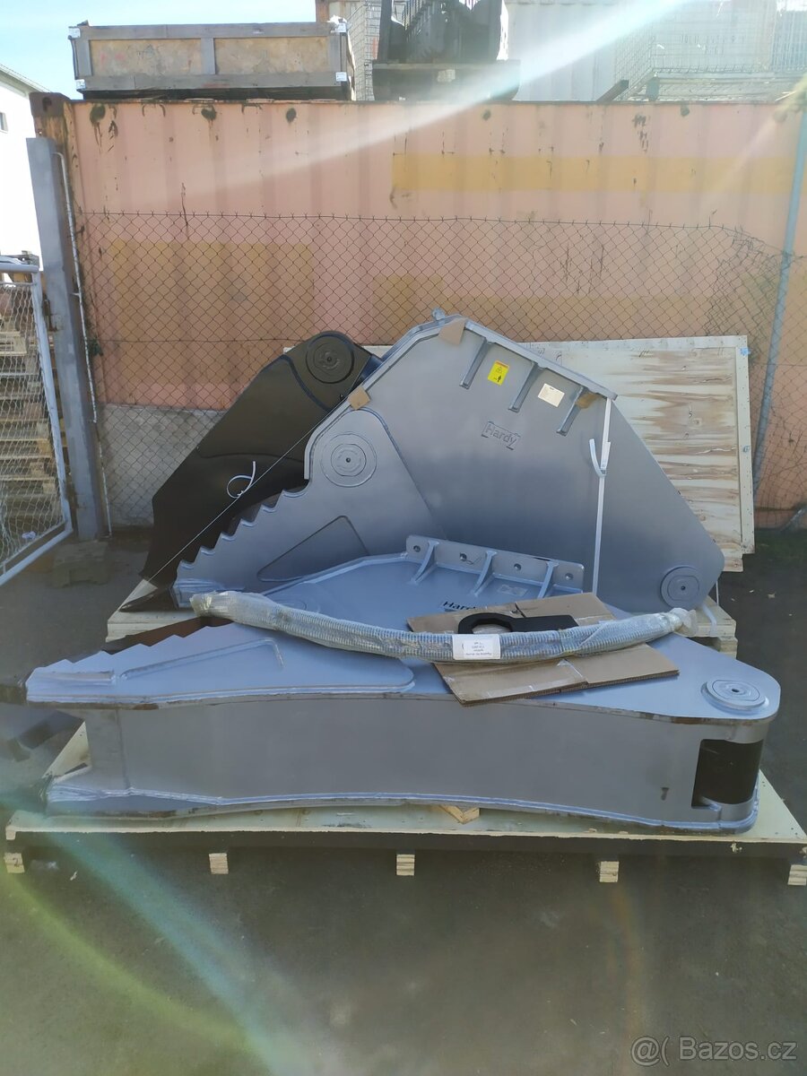 PAŘEZOVÉ NŮŽKY NA BAGR 20-30T