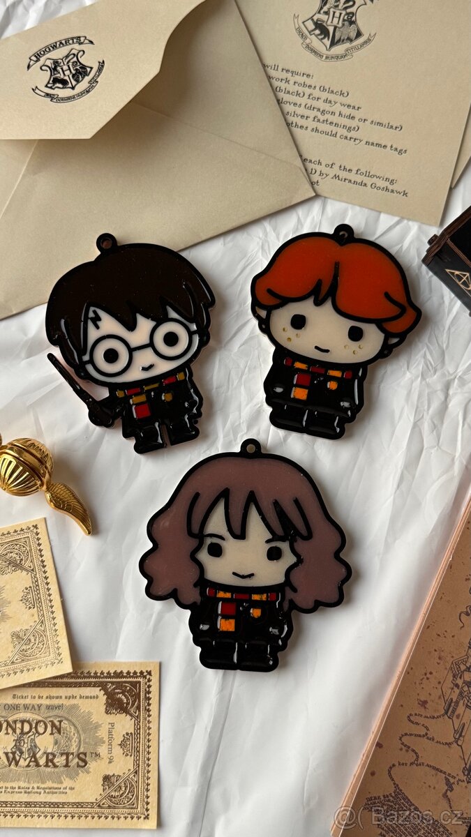 Harry Potter ozdobí na stromeček Vánoce