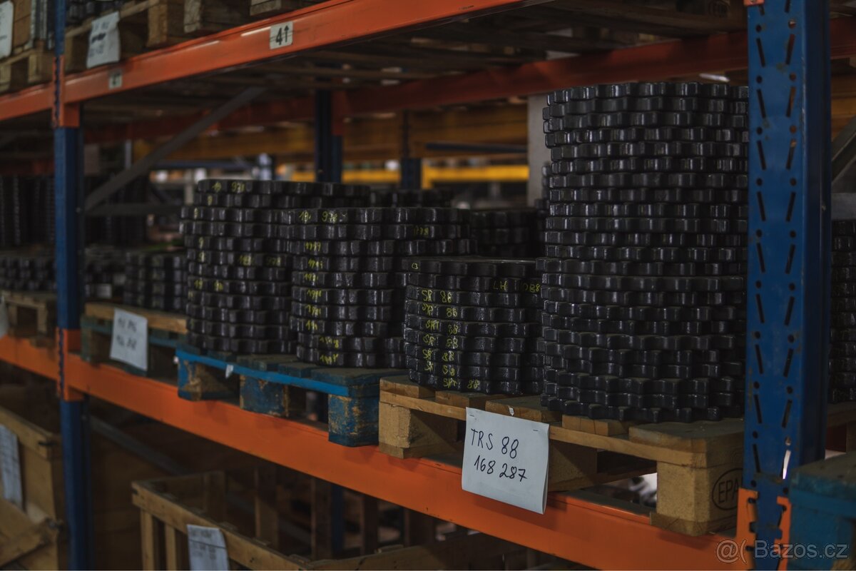 Podvozkové díly na pásové bagry