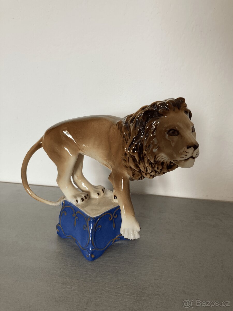 Royal dux porcelánová soška lev