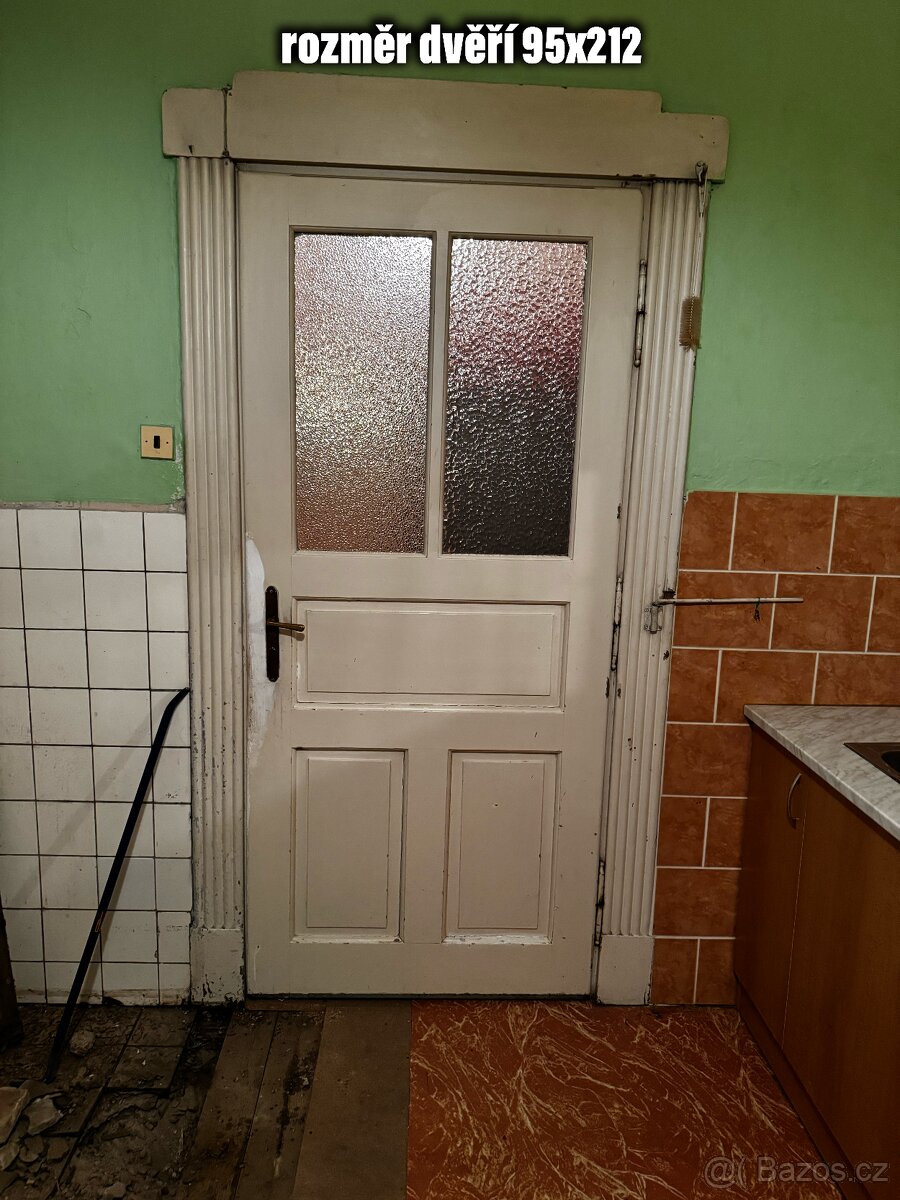 Staré zdobené dveře s futry – různé velikosti (cca r. 1919)