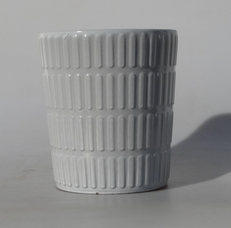 Prodám květináče výška 15 cm,šířka 13 cm za zlomek ceny