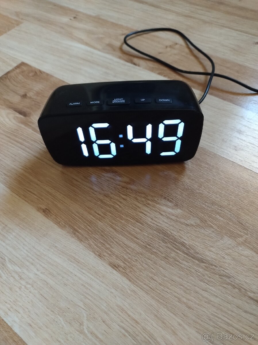 Budík s vibračním kolečkem