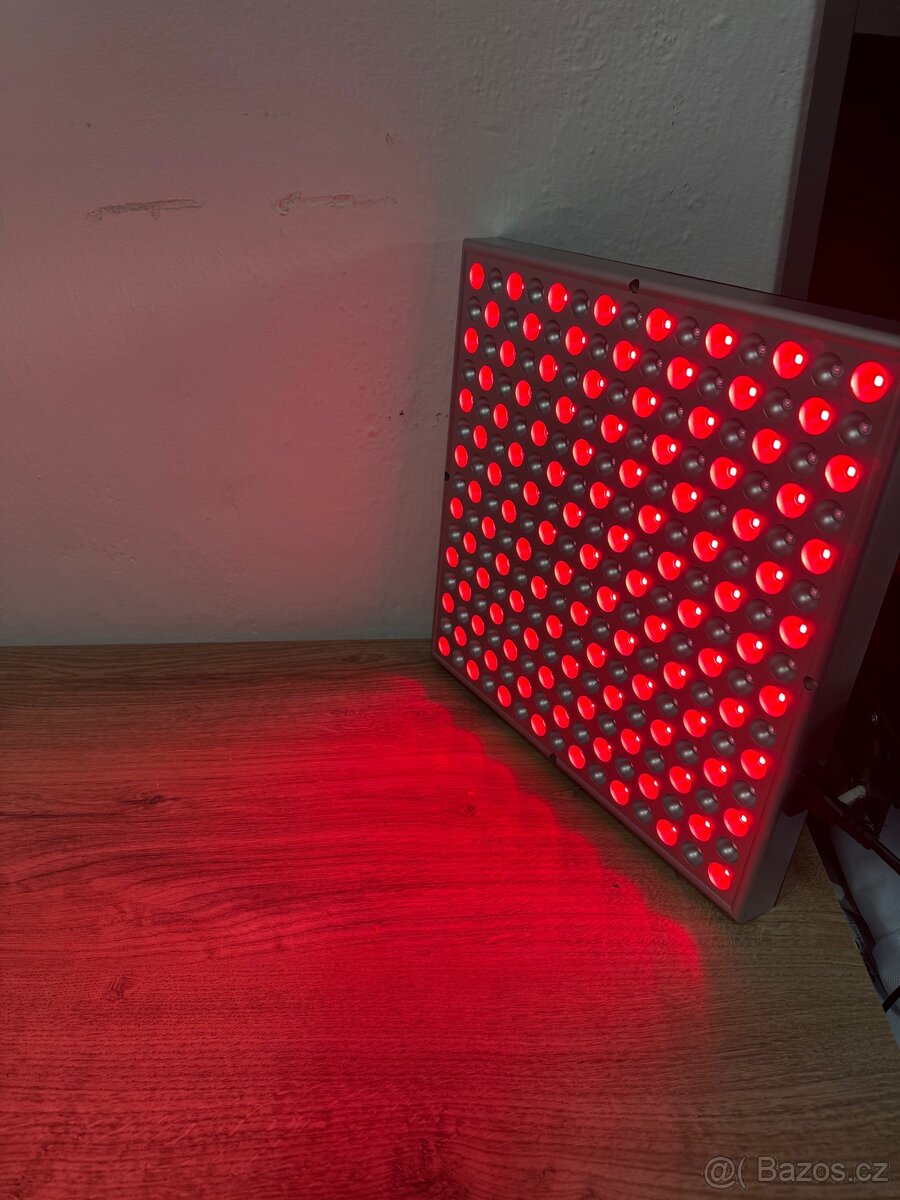 Červený a infračervený terapeutický panel – 225 LED - NOVÝ