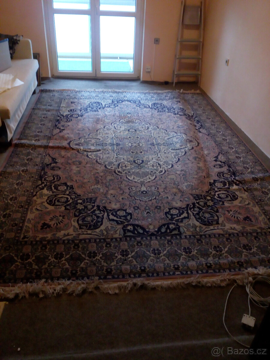 Koberec 2.5 x 3.6 m pěkný, použitý, nepoškozený