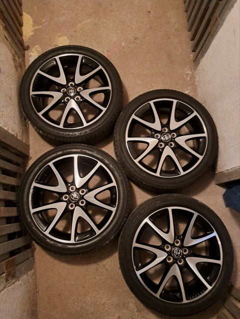 Toyota Yaris AL disky s pneu 205/45 R17