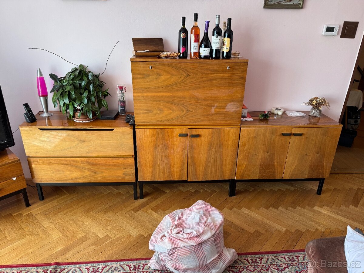 Krásný zachovaly obývák z roku 1966.