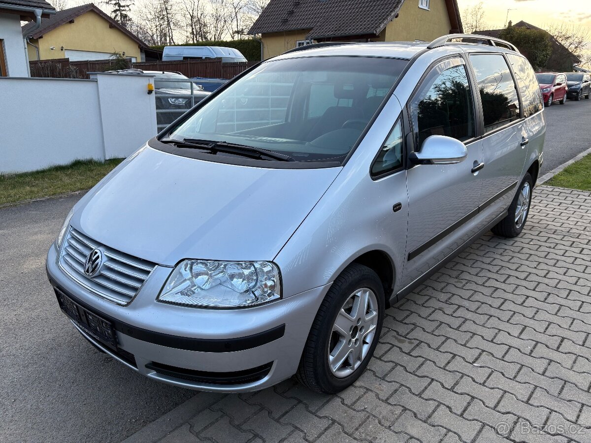 VW Sharan 2.0i 85 KW - velice zachovalý