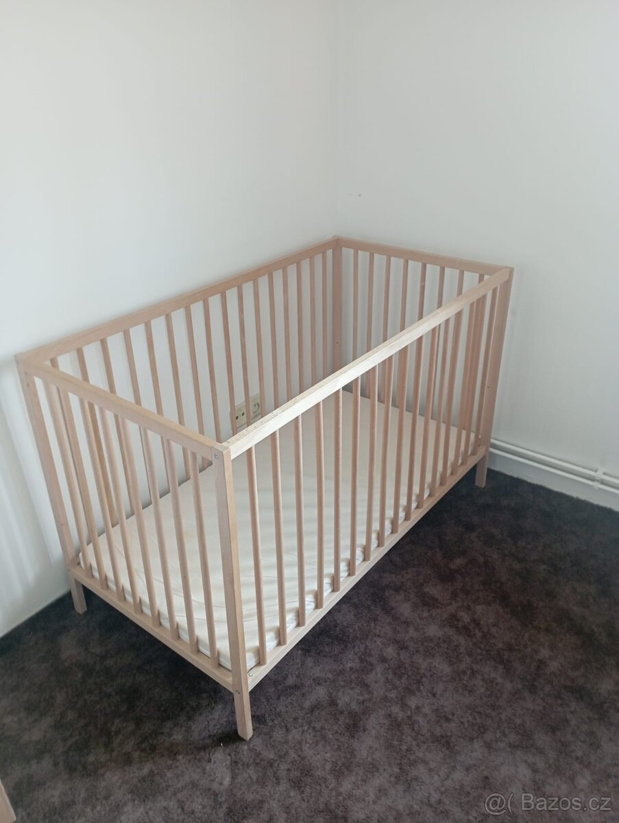 Dětská postýlka + přebalovací pult IKEA