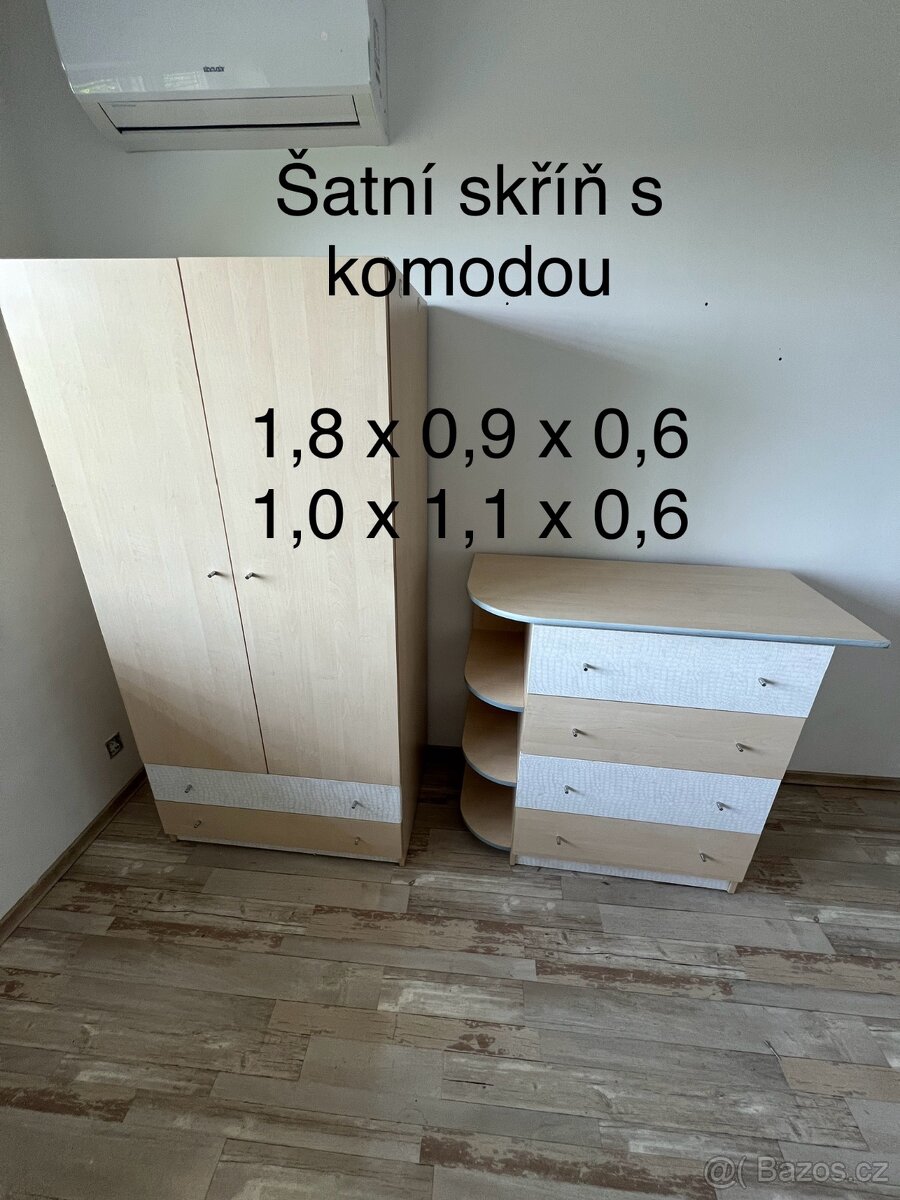 Šatní skříň s komodou