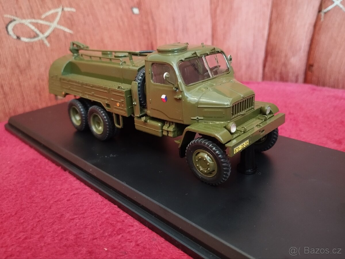 Praga V3S cisterna 1:43 SSM