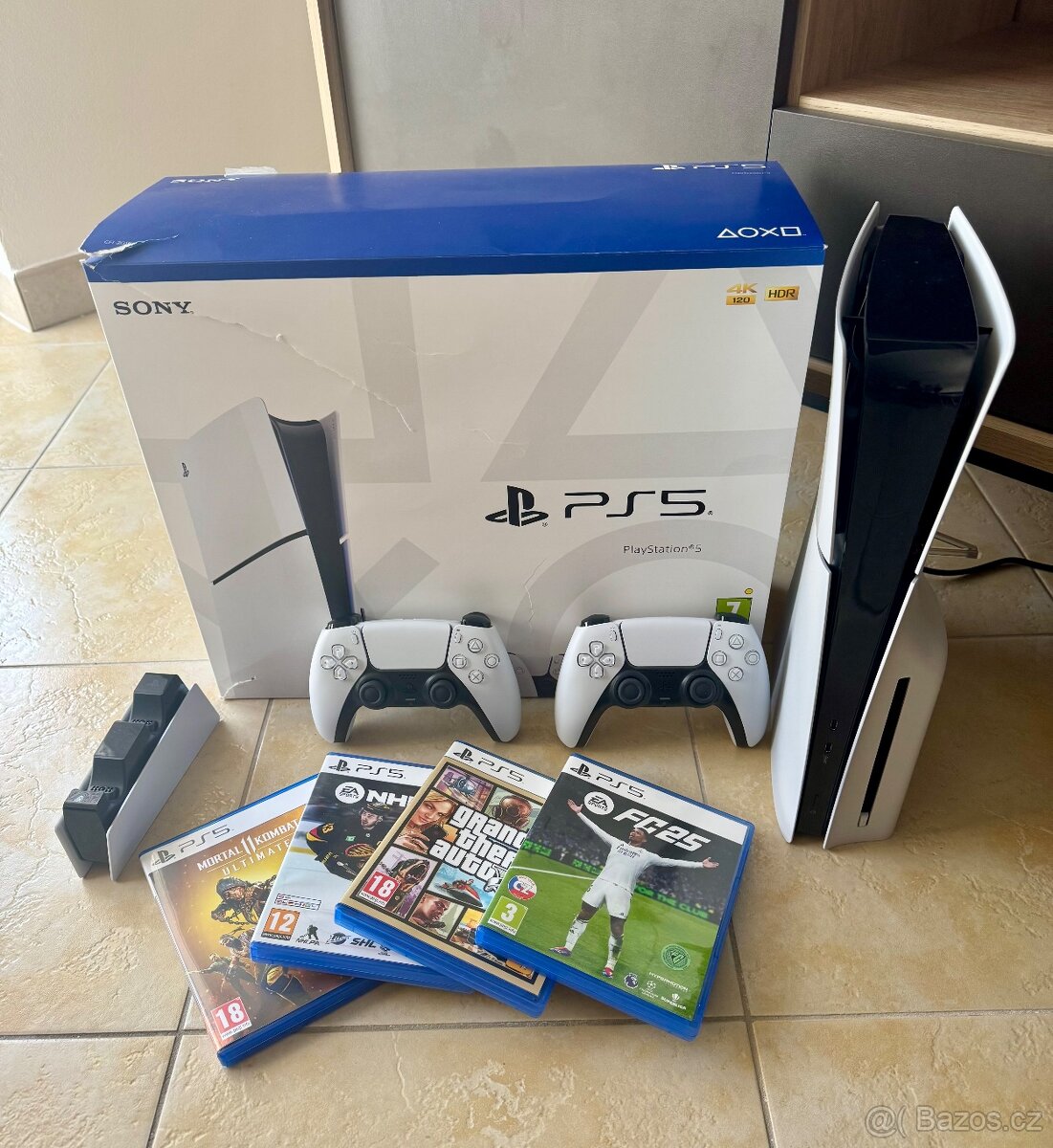 PS5 ve verzi Slim s CD mechanikou, záruka do 12/2026