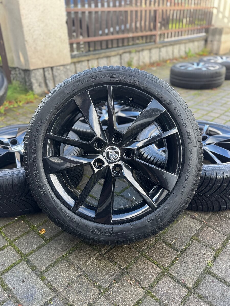 ORIGINÁL Alu Škoda TRIUS R17, 5x112 - TOP STAV, CELOROČNÍ