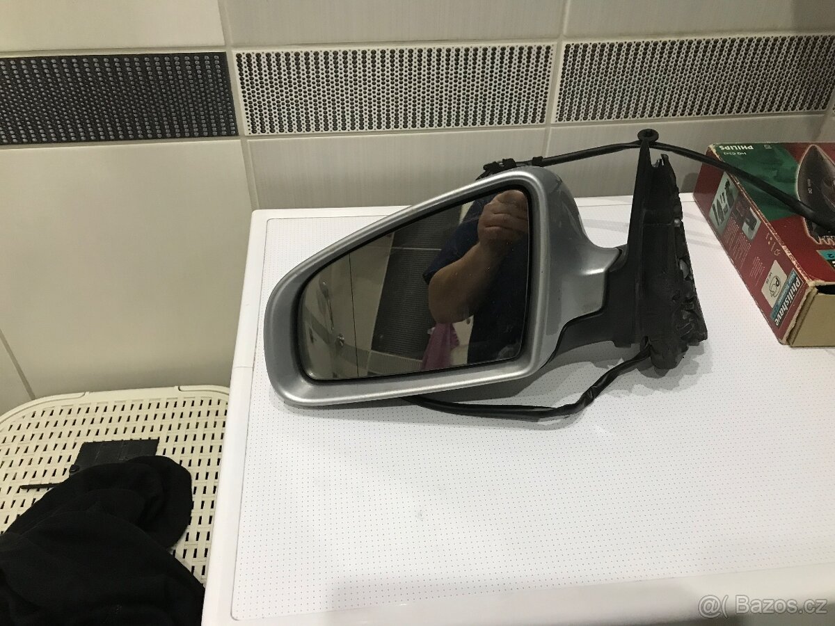 Boční zrcátko levé