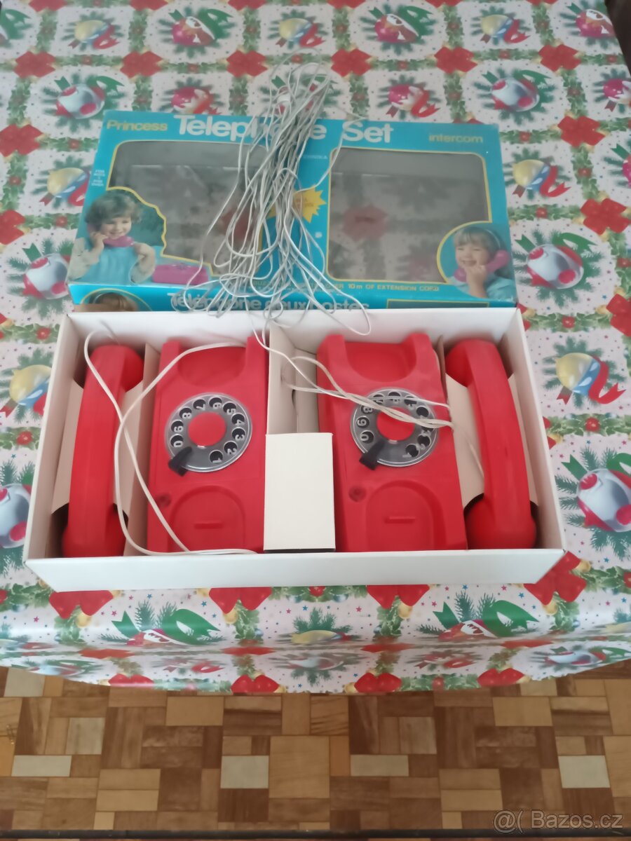 Retro dětský telefon