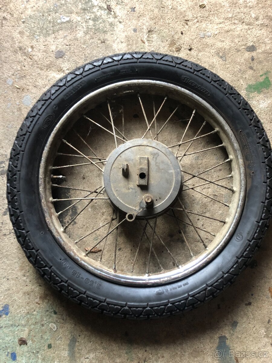 Kolo o rozměru 3,50-18 na Jawa 350