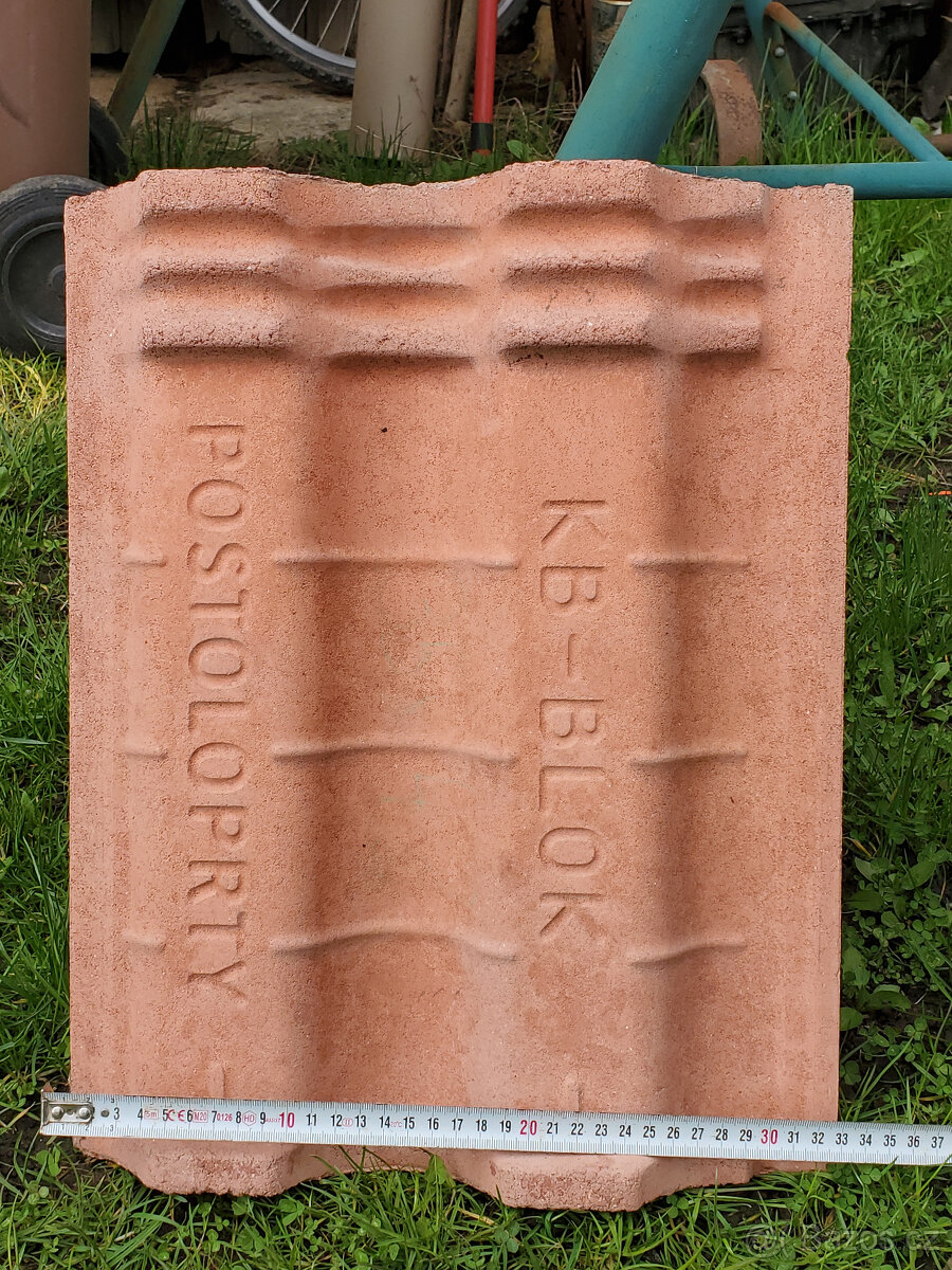 Střešní tašky, překlady, stavební výtah