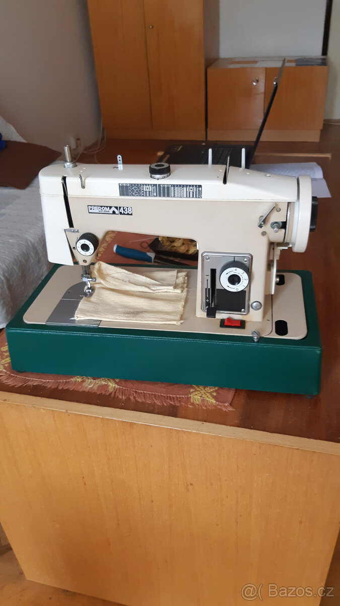 Šicí stroj Lucznik 438