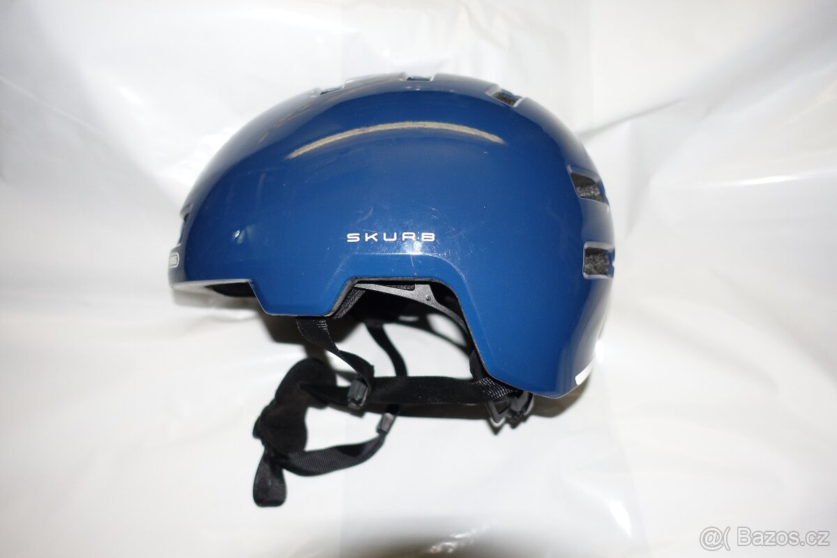 Cyklistickou helmu ABUS