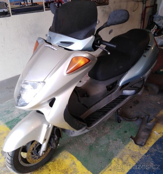 Náhradní díly na Honda Pantheon 125 - 150 2T