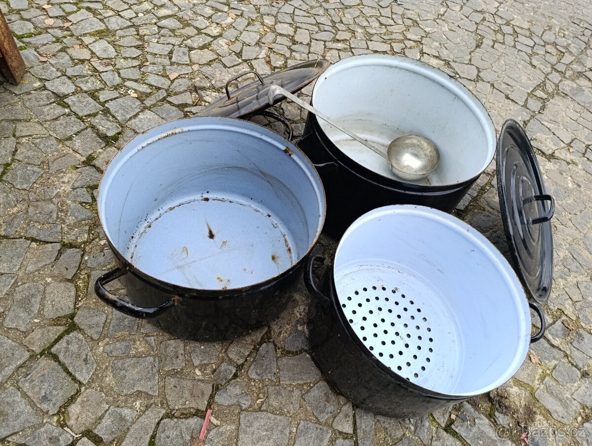 Hrnec smaltový starý